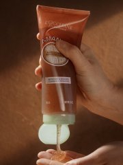 L'Occitane Almond Shower Scrub 200ml