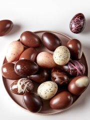 Chocolatier Enchanted 6 Pack Chocolate Egg Selection 150g