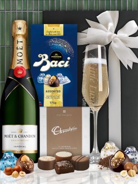 Moet & Chocolates - Champagne Hamper