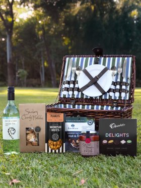 Canterbury Gourmet Picnic Hamper