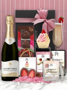 Planet Yum Champagne & Strawberries Pamper Hamper